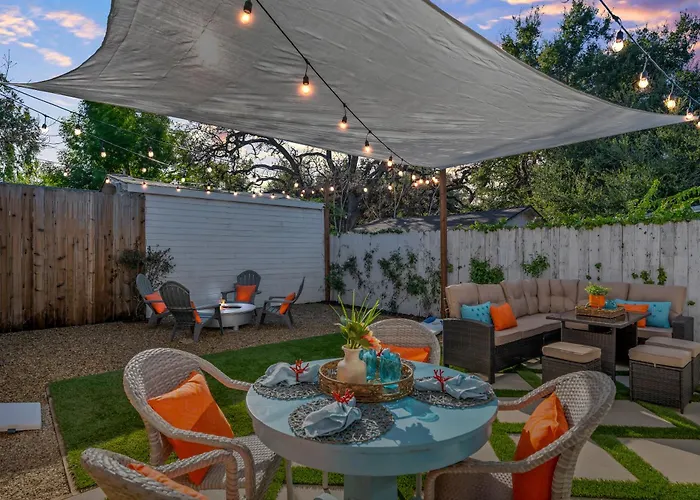 Cozy Cottage, Brand New, Fully Private, Walk To Everything