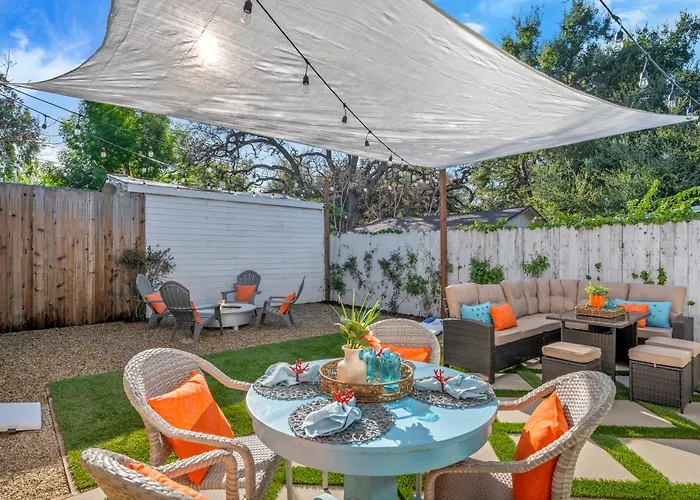 Cozy Cottage, Brand New, Fully Private, Walk To Everything