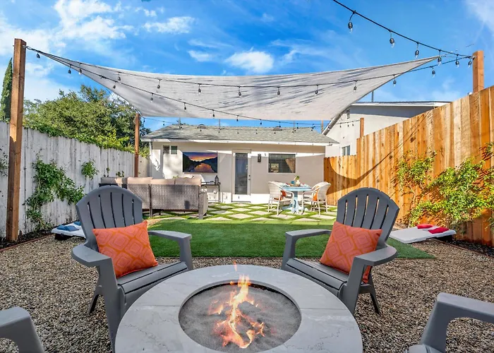 Cozy Cottage, Brand New, Fully Private, Walk To Everything