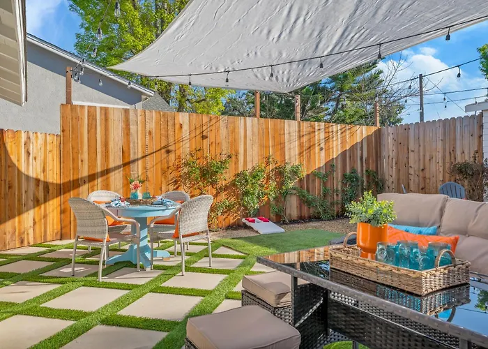 Cozy Cottage, Brand New, Fully Private, Walk To Everything