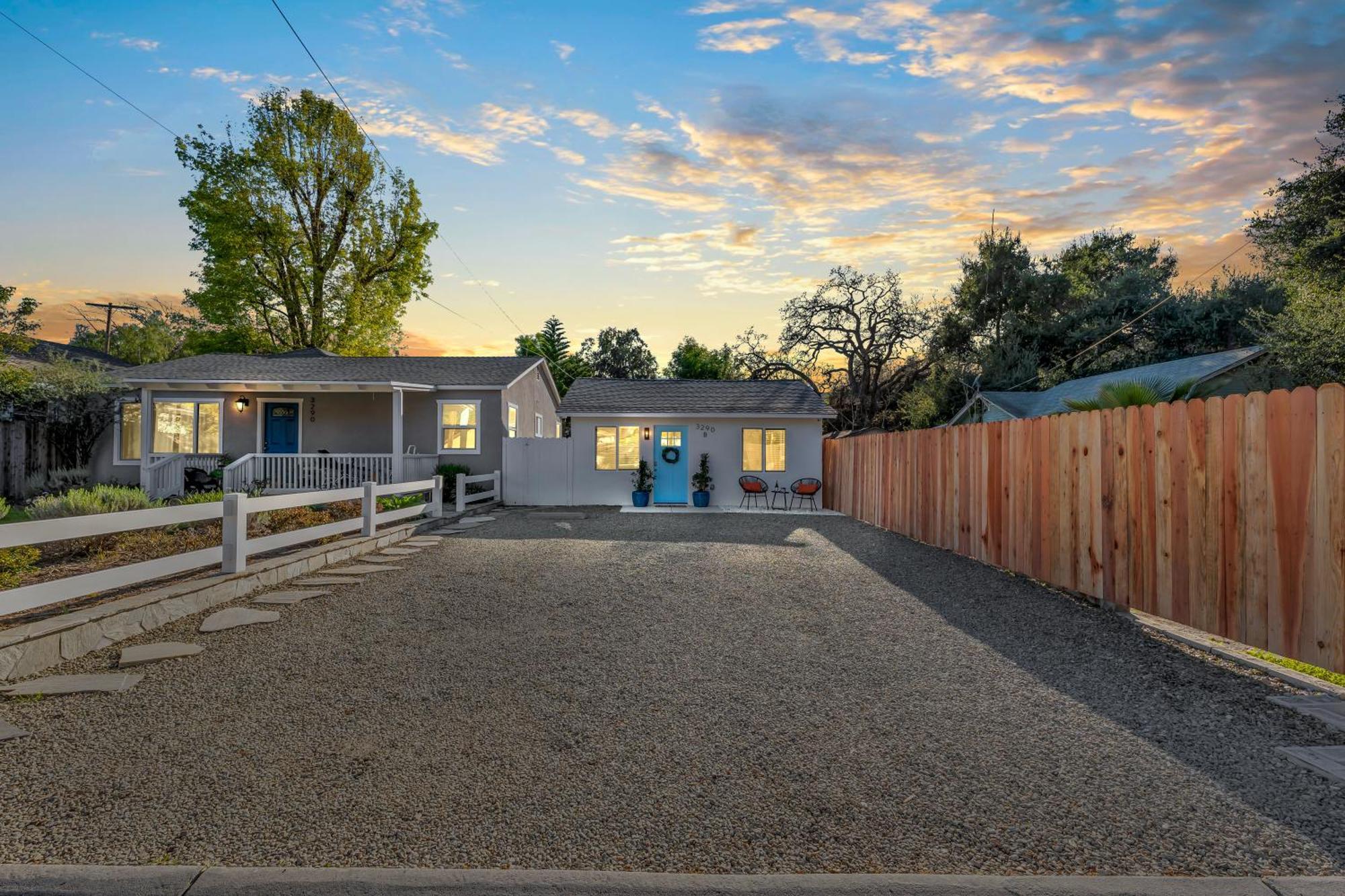Cozy Cottage, Brand New, Fully Private, Walk To Everything * Thousand Oaks