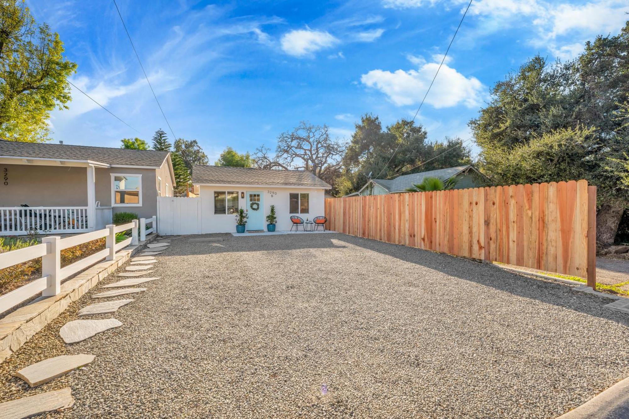 Holiday home Cozy Cottage, Brand New, Fully Private, Walk To Everything