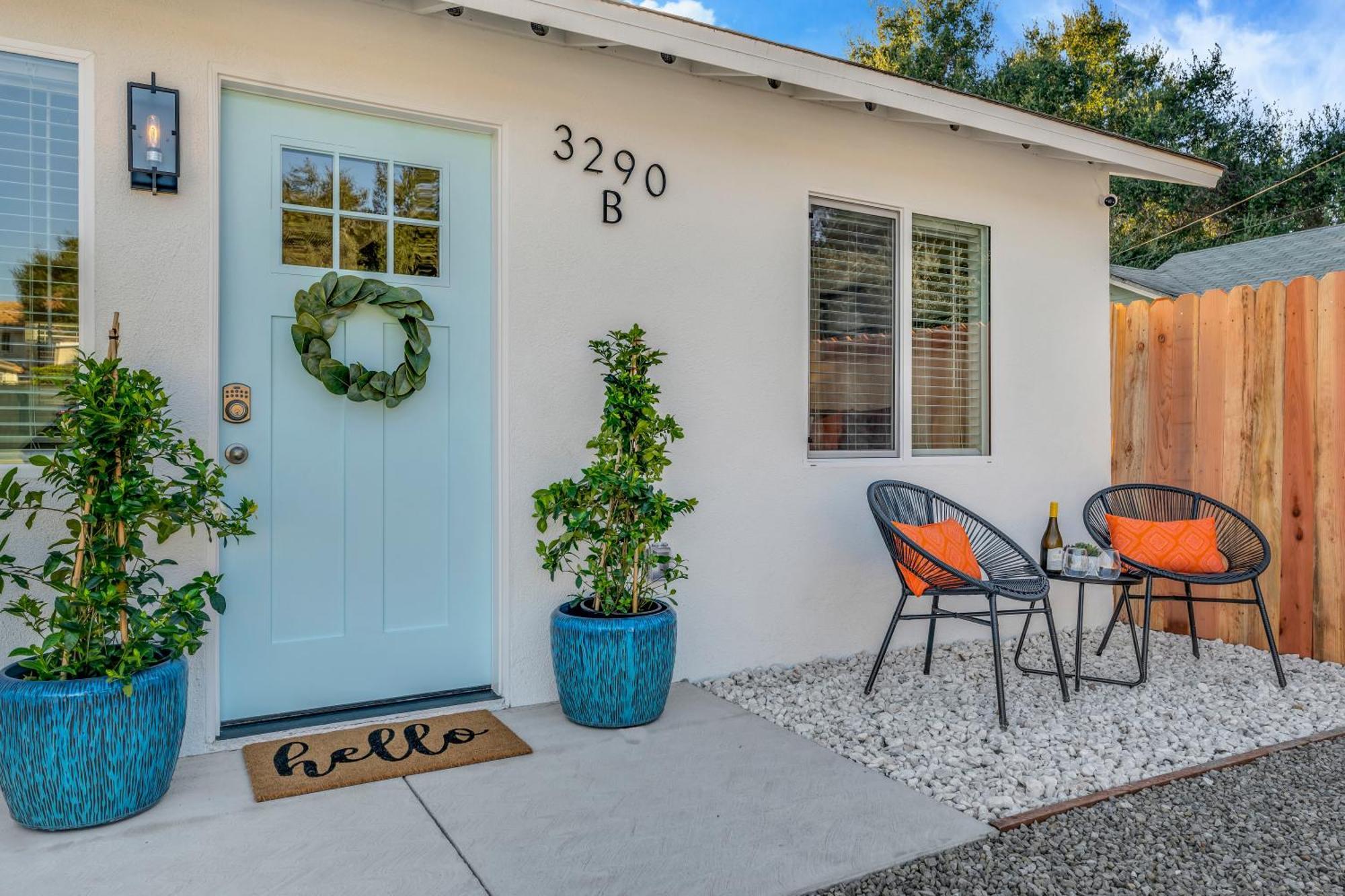 Cozy Cottage, Brand New, Fully Private, Walk To Everything *