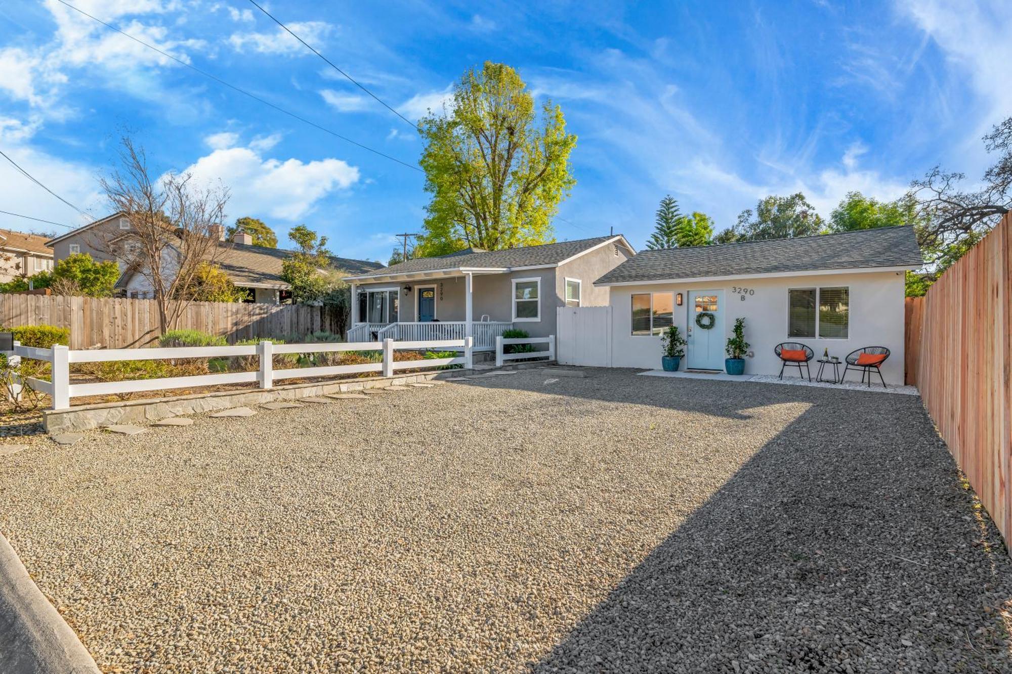 Holiday home Cozy Cottage, Brand New, Fully Private, Walk To Everything Thousand Oaks