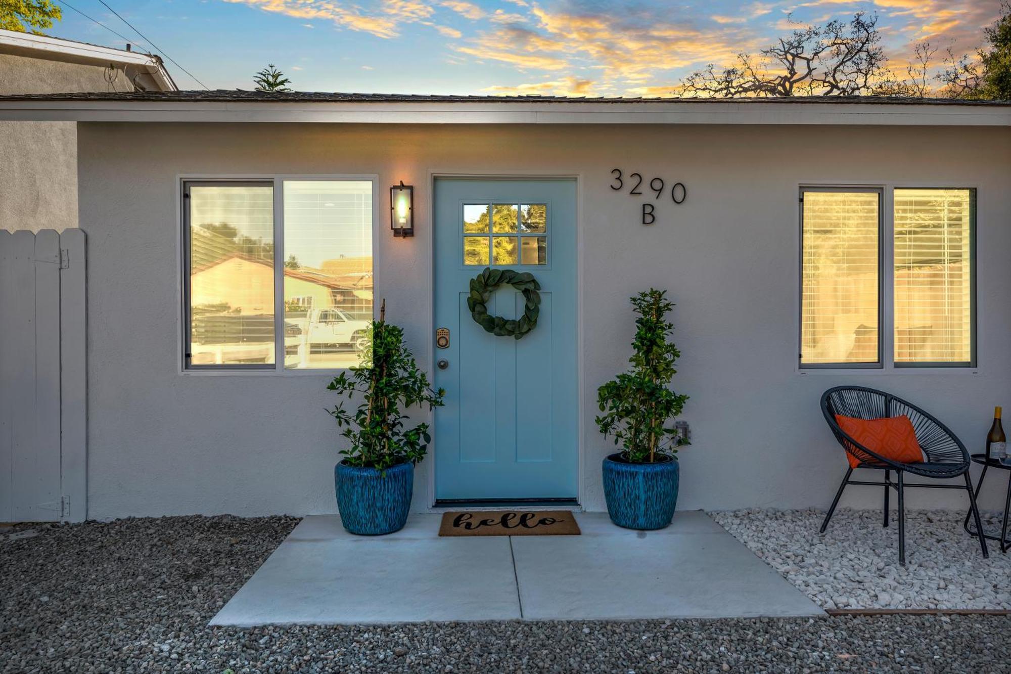 Cozy Cottage, Brand New, Fully Private, Walk To Everything