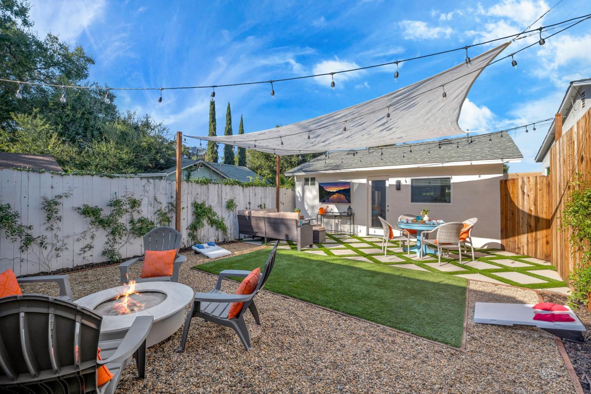 Cozy Cottage, Brand New, Fully Private, Walk To Everything * Thousand Oaks