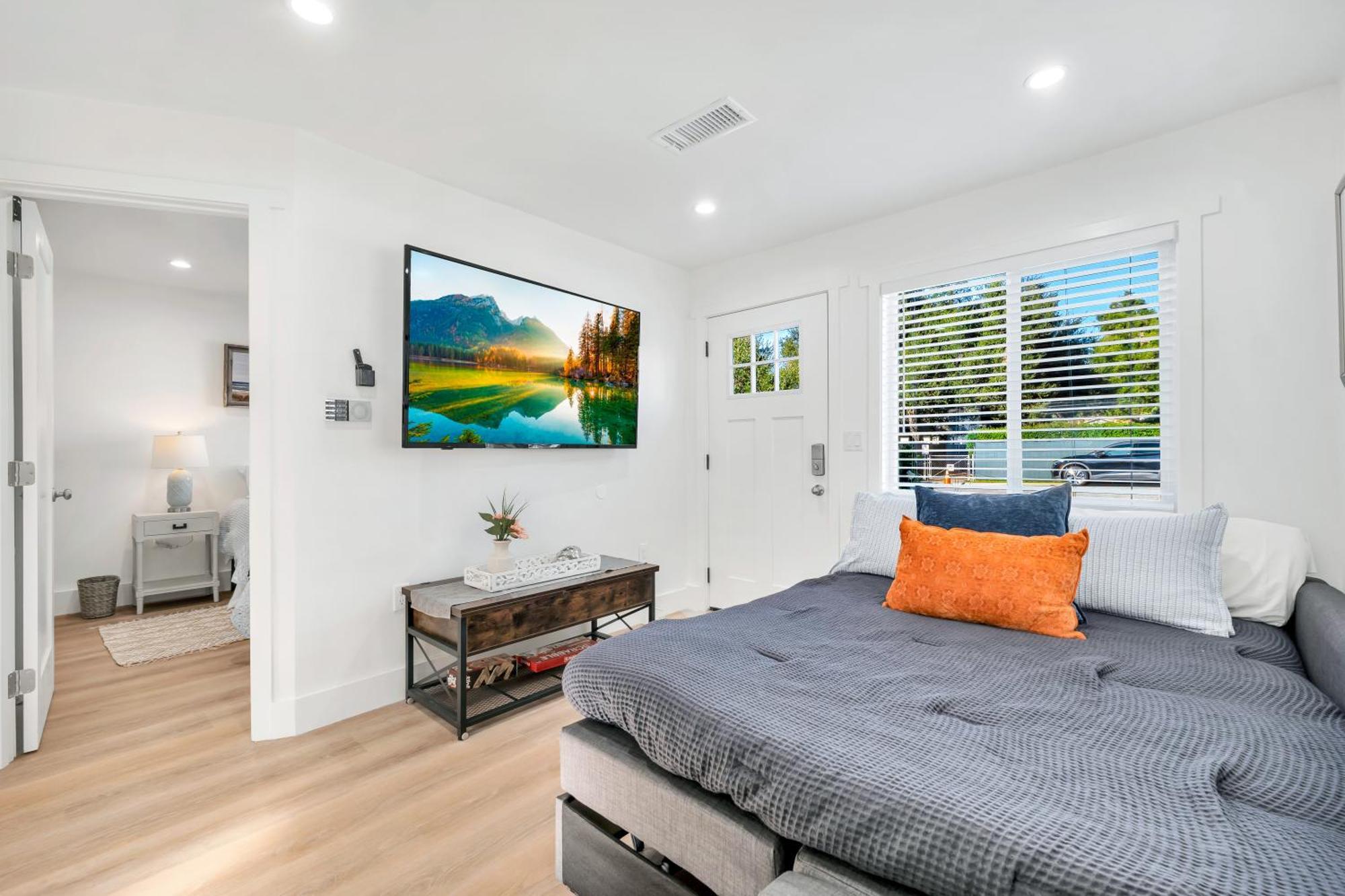 Holiday home Cozy Cottage, Brand New, Fully Private, Walk To Everything Thousand Oaks