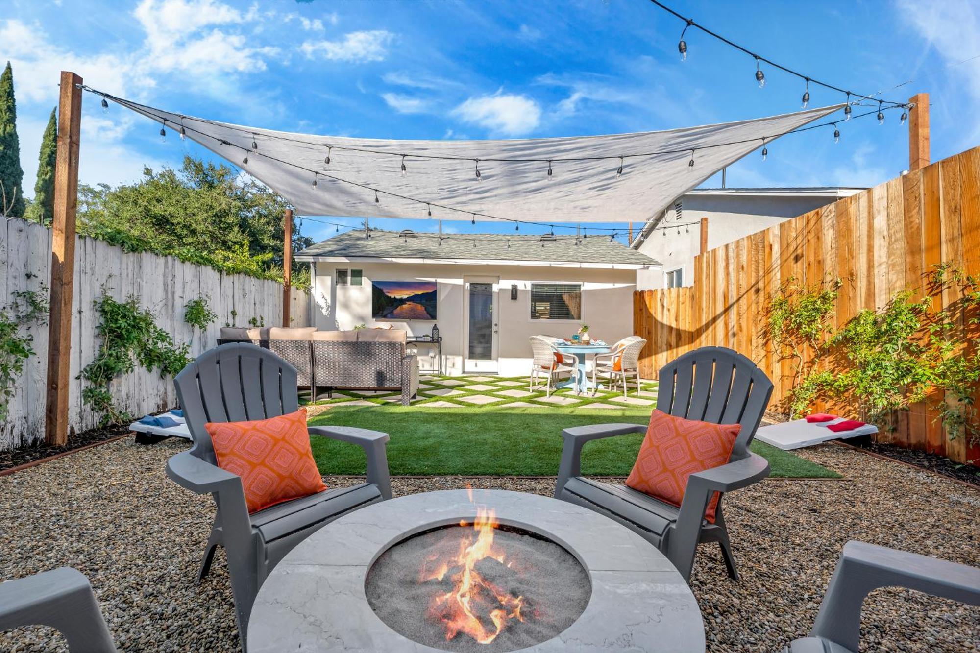 Cozy Cottage, Brand New, Fully Private, Walk To Everything * Thousand Oaks