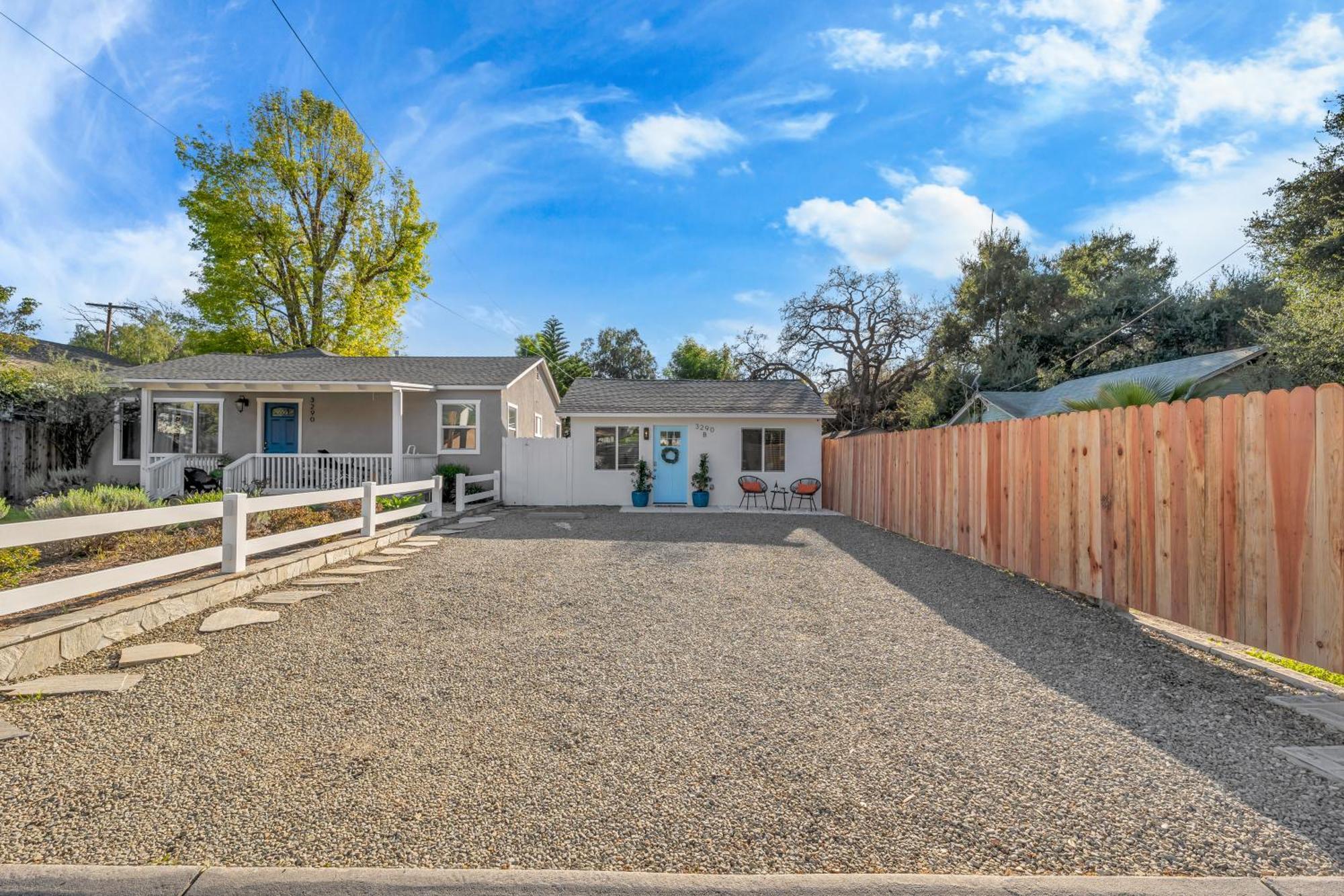 Cozy Cottage, Brand New, Fully Private, Walk To Everything *