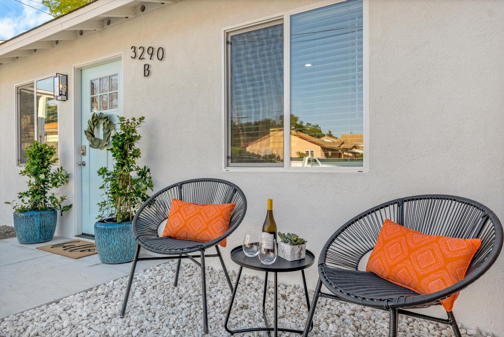 Holiday home Cozy Cottage, Brand New, Fully Private, Walk To Everything Thousand Oaks