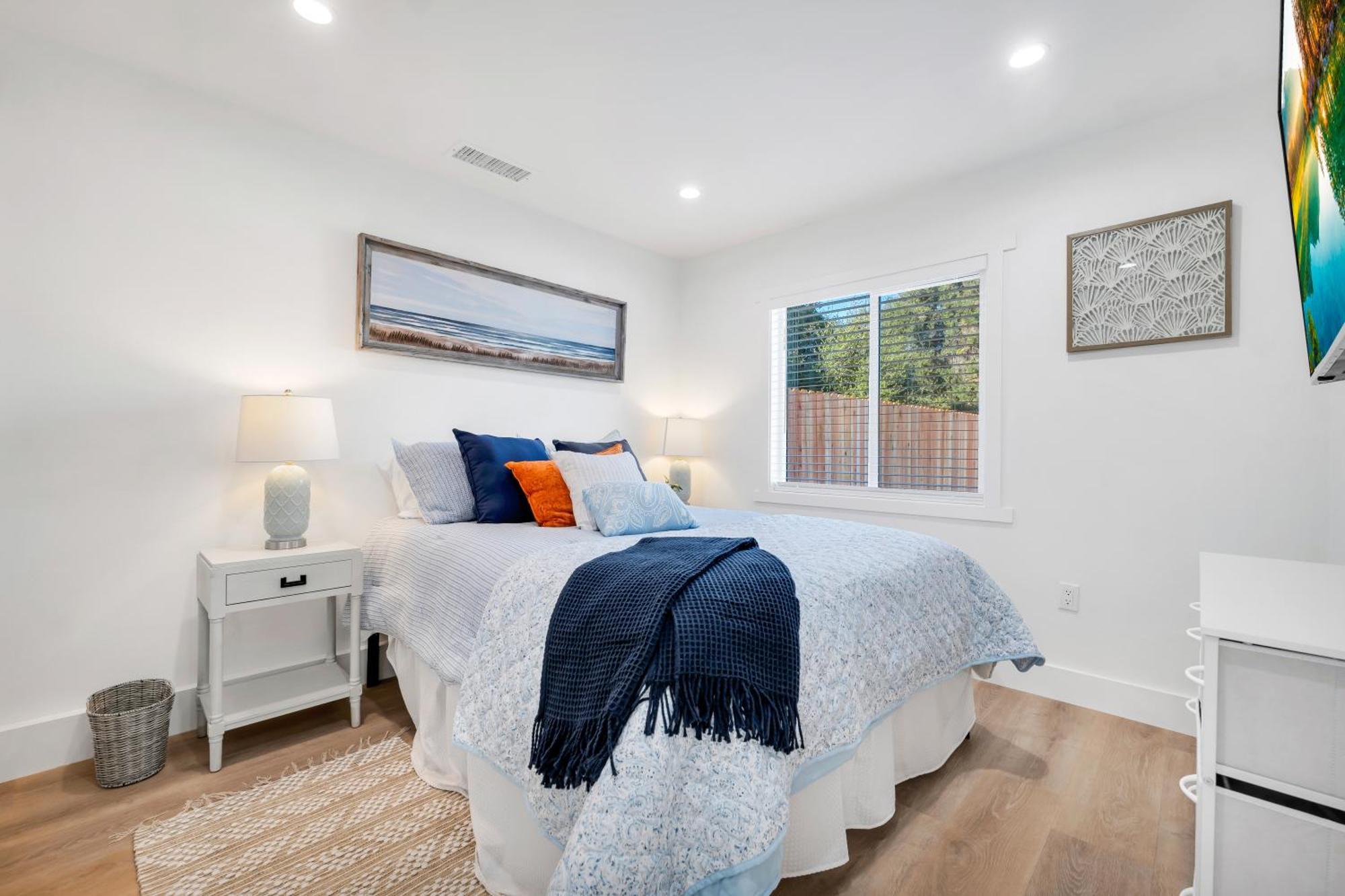 Cozy Cottage, Brand New, Fully Private, Walk To Everything *