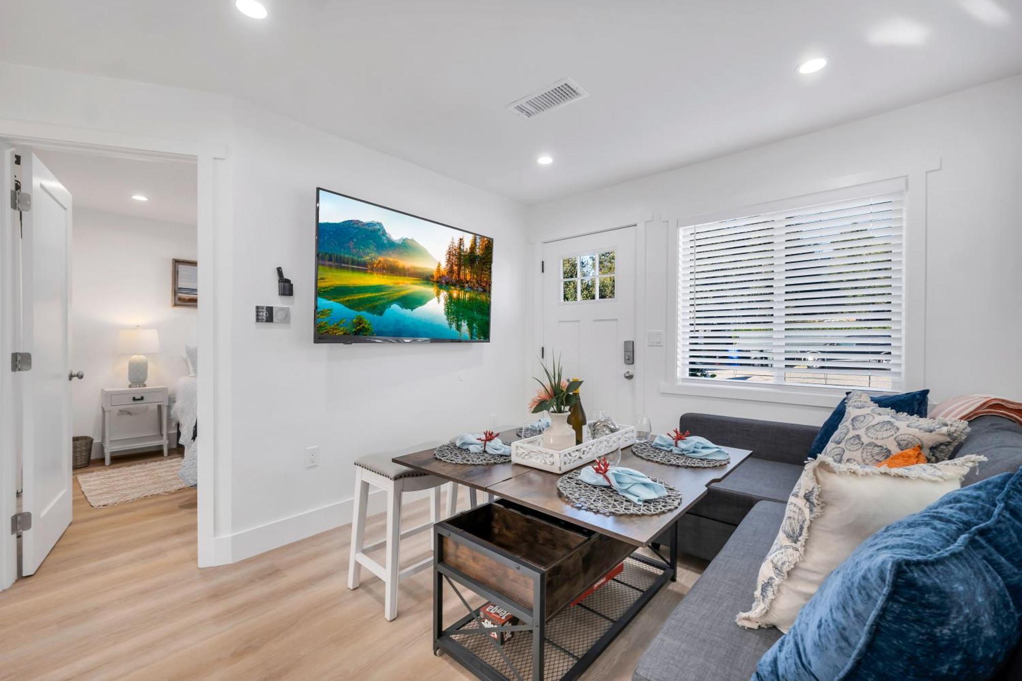 Cozy Cottage, Brand New, Fully Private, Walk To Everything * Thousand Oaks