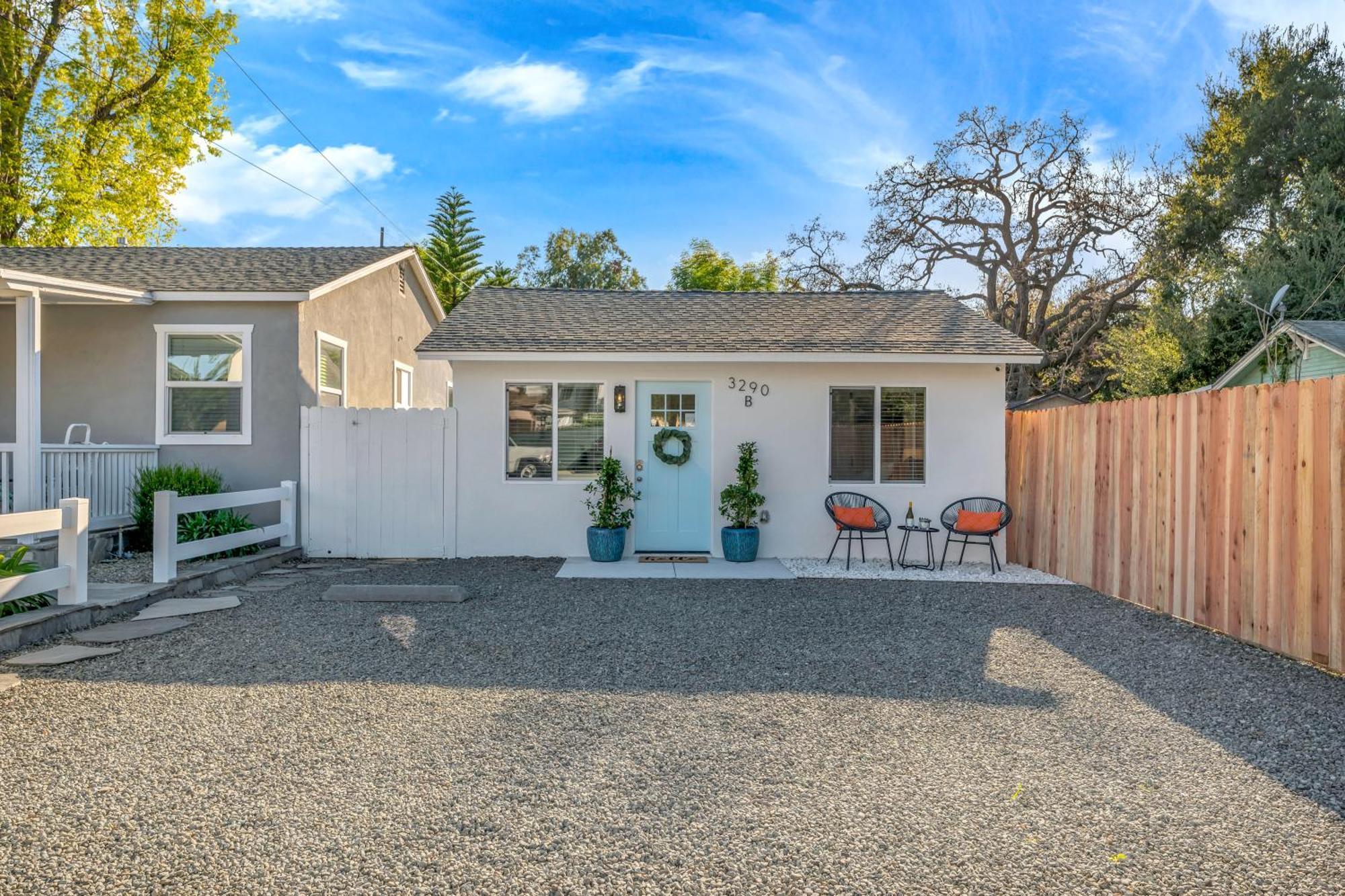 Holiday home Cozy Cottage, Brand New, Fully Private, Walk To Everything Thousand Oaks